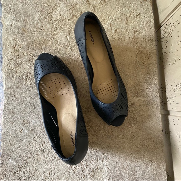 New condition wedge heel open toe dress shoes. - Picture 3 of 4